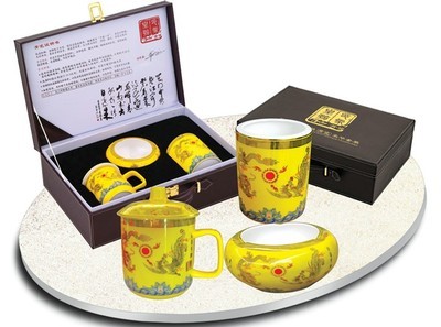 贝拉尔企业龙凤争辉含烟灰缸三件套 工艺与实用的完美结合